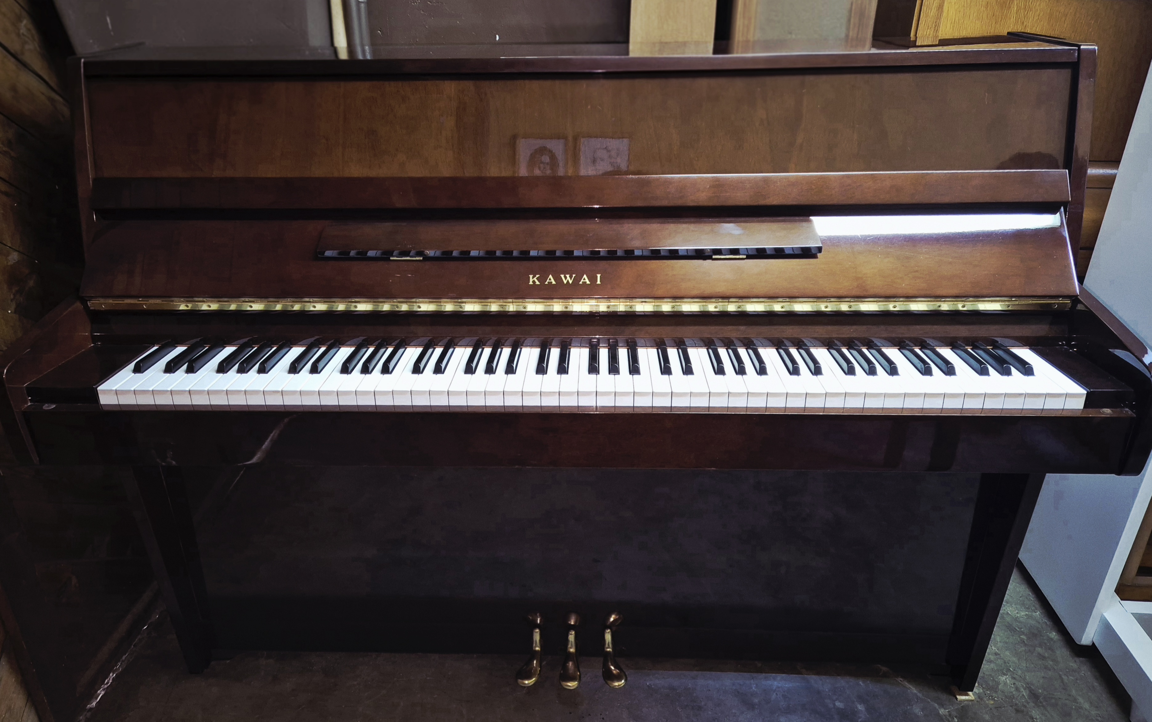Japanese piano KAWAI